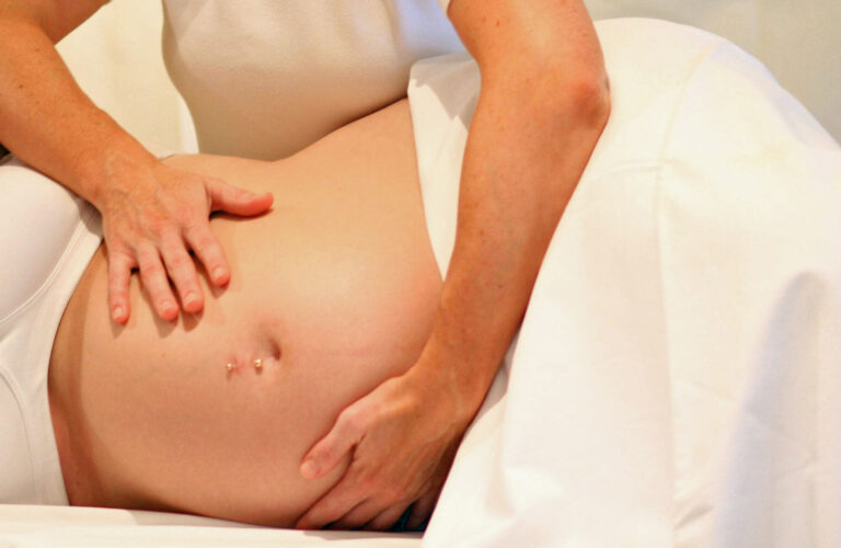 Gesunde Mutter, gesundes Baby: Osteopathie während der Schwangerschaft nutzen