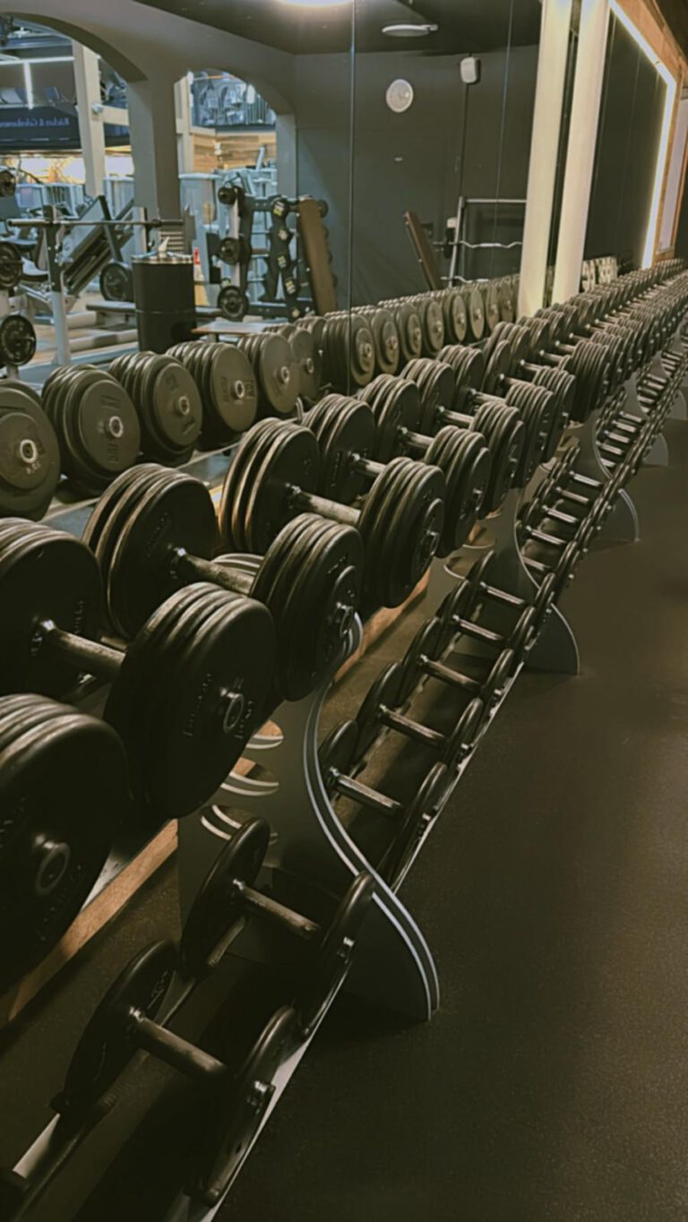 get fit gersfeld in kooperation mit praxis heun mit vielen Hanteln